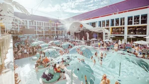 Thumbnail voor Drie doden in drie maanden tijd bij feesthotel Ibiza Rocks: wat is hier aan de hand?