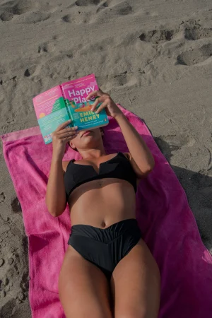 Thumbnail voor In deze volgorde kun je Emily Henry's feelgoodboeken het best lezen