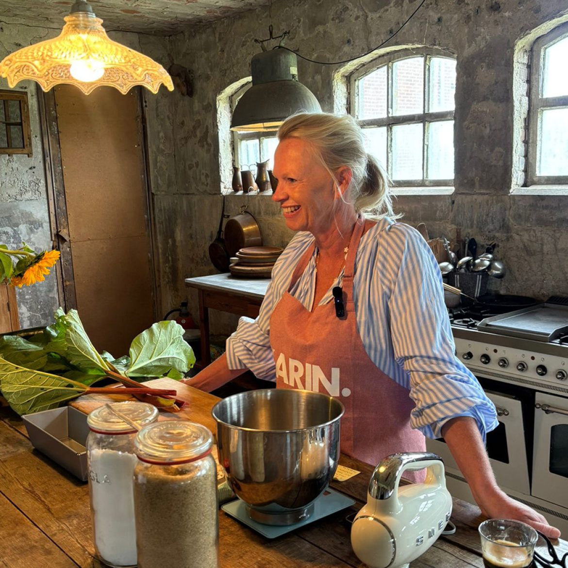 Karin maakt rabarbercake