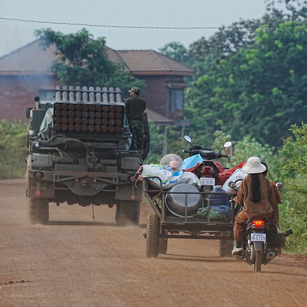 Thailand waarschuwt voor oorlog met Cambodja na dodelijke gevechten; reisadvies Buitenlandse Zaken is aangepast.