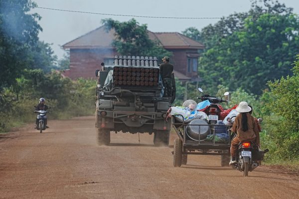 Thailand waarschuwt voor oorlog met Cambodja na dodelijke gevechten; reisadvies Buitenlandse Zaken is aangepast.
