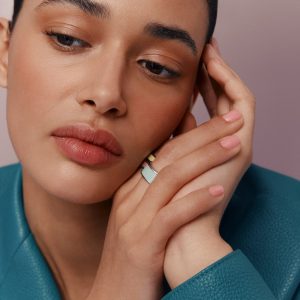 Thumbnail voor Déze subtiele nageltrend creëer je heel makkelijk thuis zelf