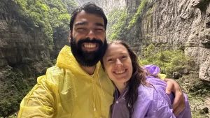 Thumbnail voor Valerie (26) ontmoette Baha (30) in Rio, nu zijn ze samen op wereldreis: 'Dit is slechts een vakantieliefde, dacht ik'