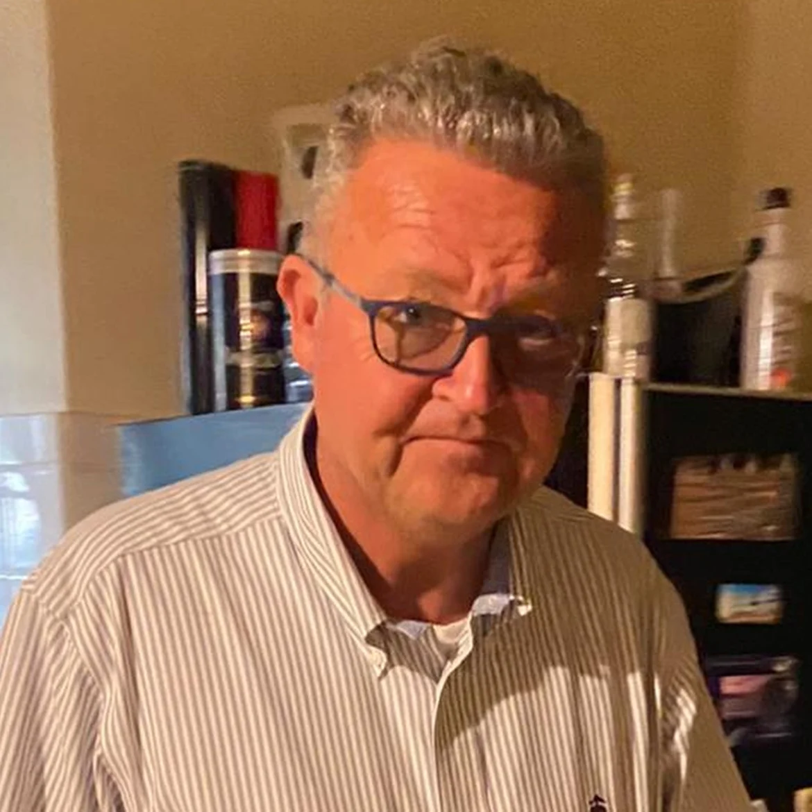 Hans Boot uit B&B Vol Liefde in 2022 uit het tweede seizoen grijs haar met bril