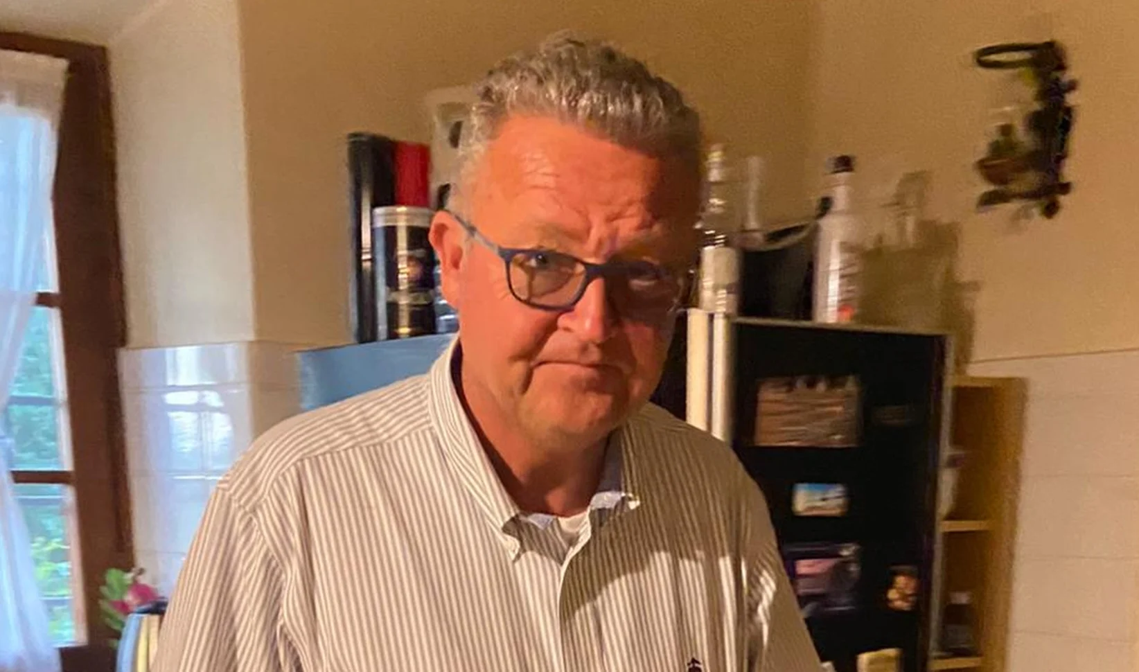 Hans Boot uit B&B Vol Liefde in 2022 uit het tweede seizoen grijs haar met bril