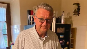 Thumbnail voor Hans uit 'B&B Vol Liefde' is klaar met zijn B&B: 'Het is doorbijten, daarna hoop ik op mijn soulmate'