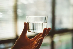 Thumbnail voor Is prikwater ongezonder dan plat water? Zó zit het