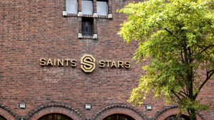 Thumbnail voor Management schoonmaakteam van luxe sportschool 'Saints & Stars' op non-actief na berichten over uitbuiting
