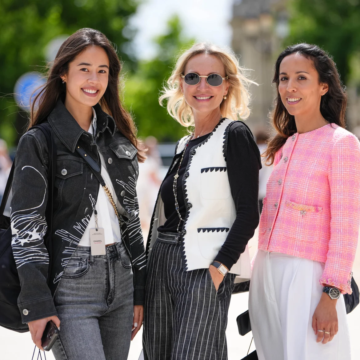 3 vrouwen waarvan 1 met ripped bob
