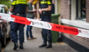 Thumbnail voor Jesse R. (31) bekent onthoofding van zijn moeder: 'Het is vreselijk wat ik heb gedaan'