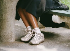 Thumbnail voor New Balance komt met betaalbare versie van strak uitverkochte Miu Miu-sneakers