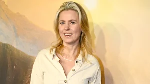 Thumbnail voor Bettina Holwerda rust niet door 'ademgeluiden' Jim Bakkum: 'Slaap nooit een nacht door'