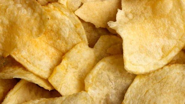 Chips met 9 volt batterijsmaak