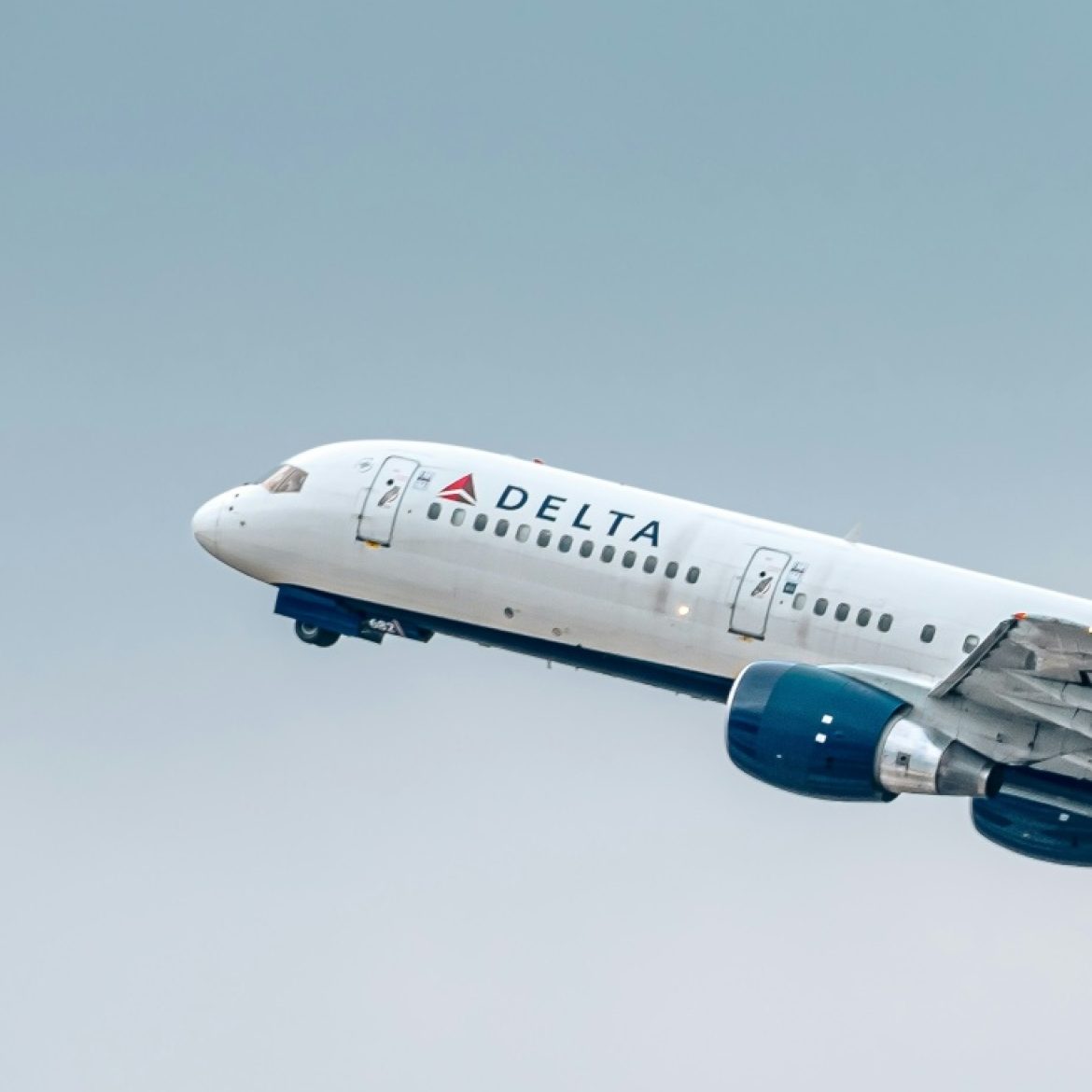 Zware turbulentie dwingt vliegtuig op weg naar Amsterdam tot noodlanding: 25 mensen naar ziekenhuis