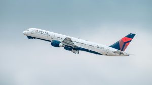 Thumbnail voor Zware turbulentie dwingt vliegtuig op weg naar Amsterdam tot noodlanding: 25 mensen naar ziekenhuis