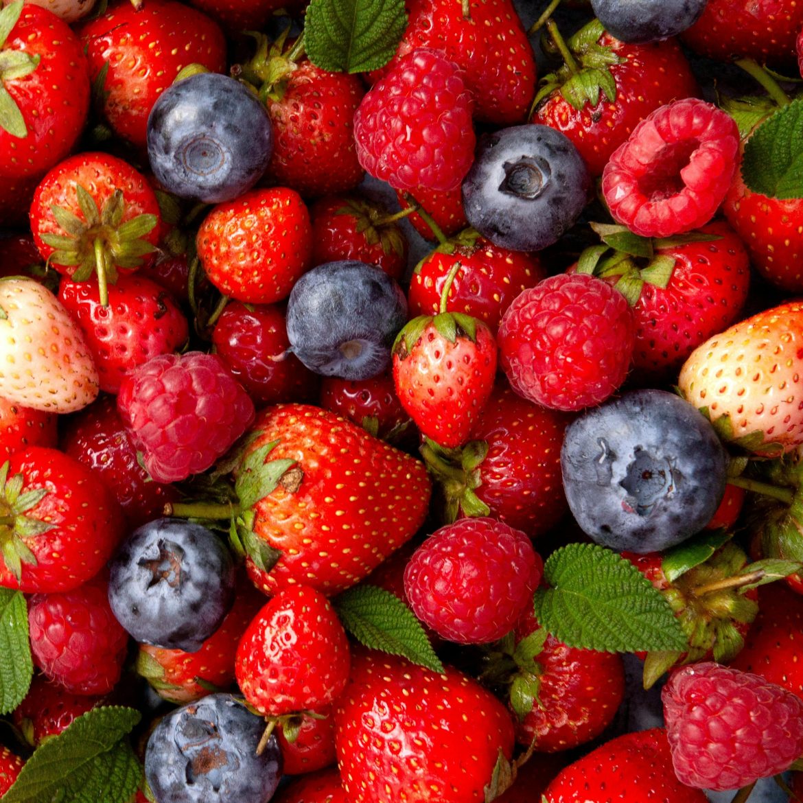 rood fruit vlekken uit kleding verwijderen, aardbeijen, bessen, frambozen