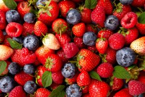 Thumbnail voor Rood fruit-vlekken in kleding? Zó verwijder je ze razendsnel met wat je al in huis hebt