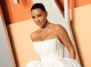 Thumbnail voor Kim Kardashian lanceert shapewear voor je onderkin (en déze bekende acteur is fan)