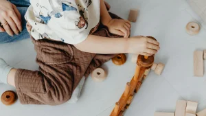 Thumbnail voor Franse kleuterleidster (59) aangeklaagd voor verkrachting en aanranding van negen kinderen