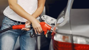 Thumbnail voor Met de auto op vakantie? Zo bespaar je een hoop geld met je rijgedrag én aan de pomp