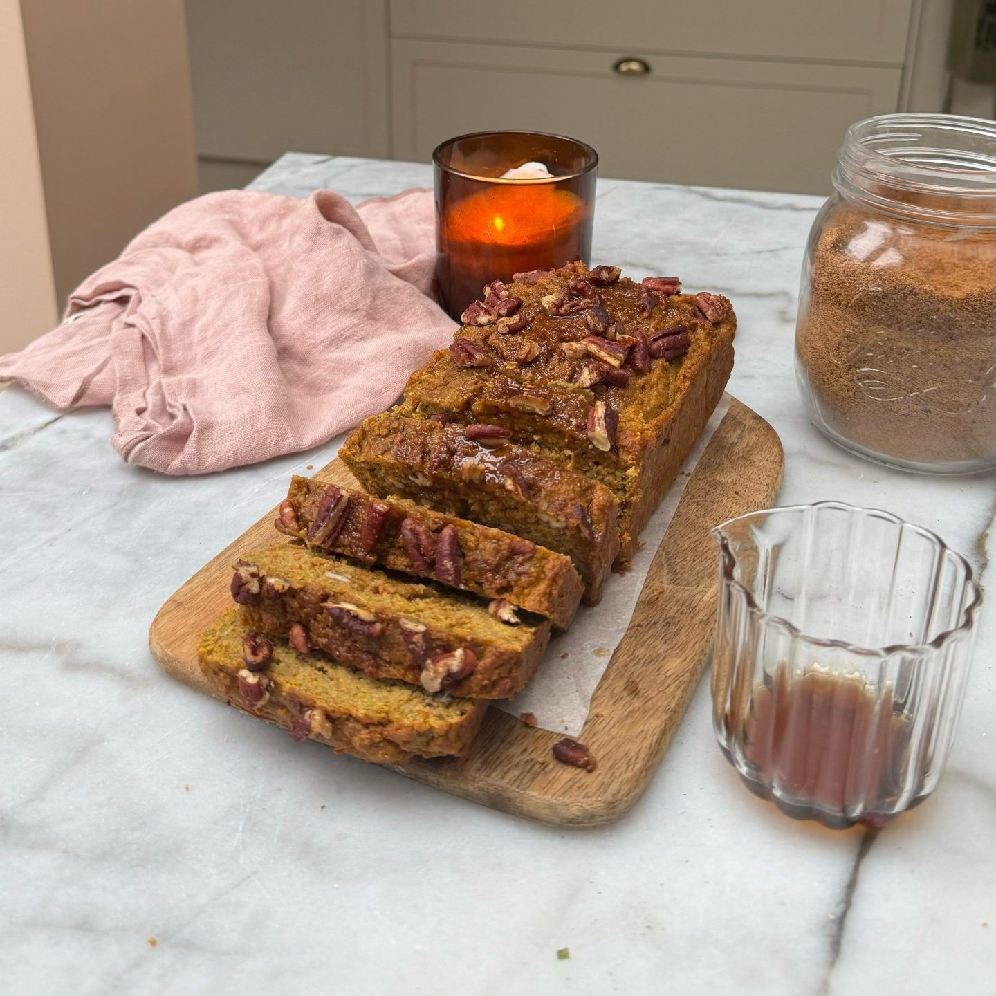 Maken: dit is het lekkerste pumpkin spice cake-recept van Sanne van Lierop