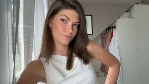 Thumbnail voor Heel TikTok haat op Lauryns Chanel-watjes: 'Het heeft me wel meer volgers en views opgeleverd'