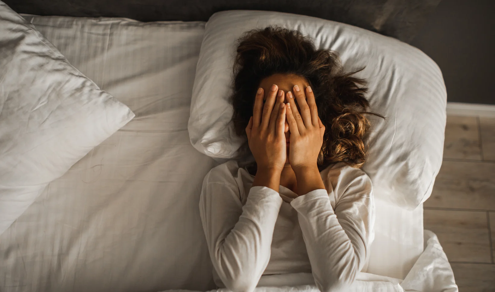 Vrouw in bed met gordelroos