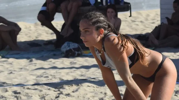 Wat is er gebeurd met Simona (21)? Italiaanse volleybalster dood gevonden in het zwembad na pool party