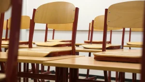 Thumbnail voor Docent misbruikt leerling (17), andere leerling kijkt toe: 'Ik ontdekte dat ik het spannend vond'