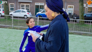 Thumbnail voor Tranen in 'Een Huis Vol': 'Opgroeien in een huis vol voetbaltrainers is niet makkelijk'