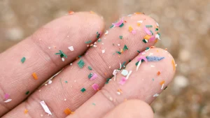 Thumbnail voor Plastic not-so-fantastic: alles wat je moet weten over microplastics in je huis en lichaam