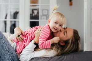 Thumbnail voor Van baby tot student: hoeveel geld kosten kinderen je in 2025? (Spoiler alert: het is bést een beetje duur)