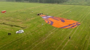 Thumbnail voor Vrouw (66) overleden na ongeluk luchtballon: 'Stuiterde over de grond en ging weer omhoog'