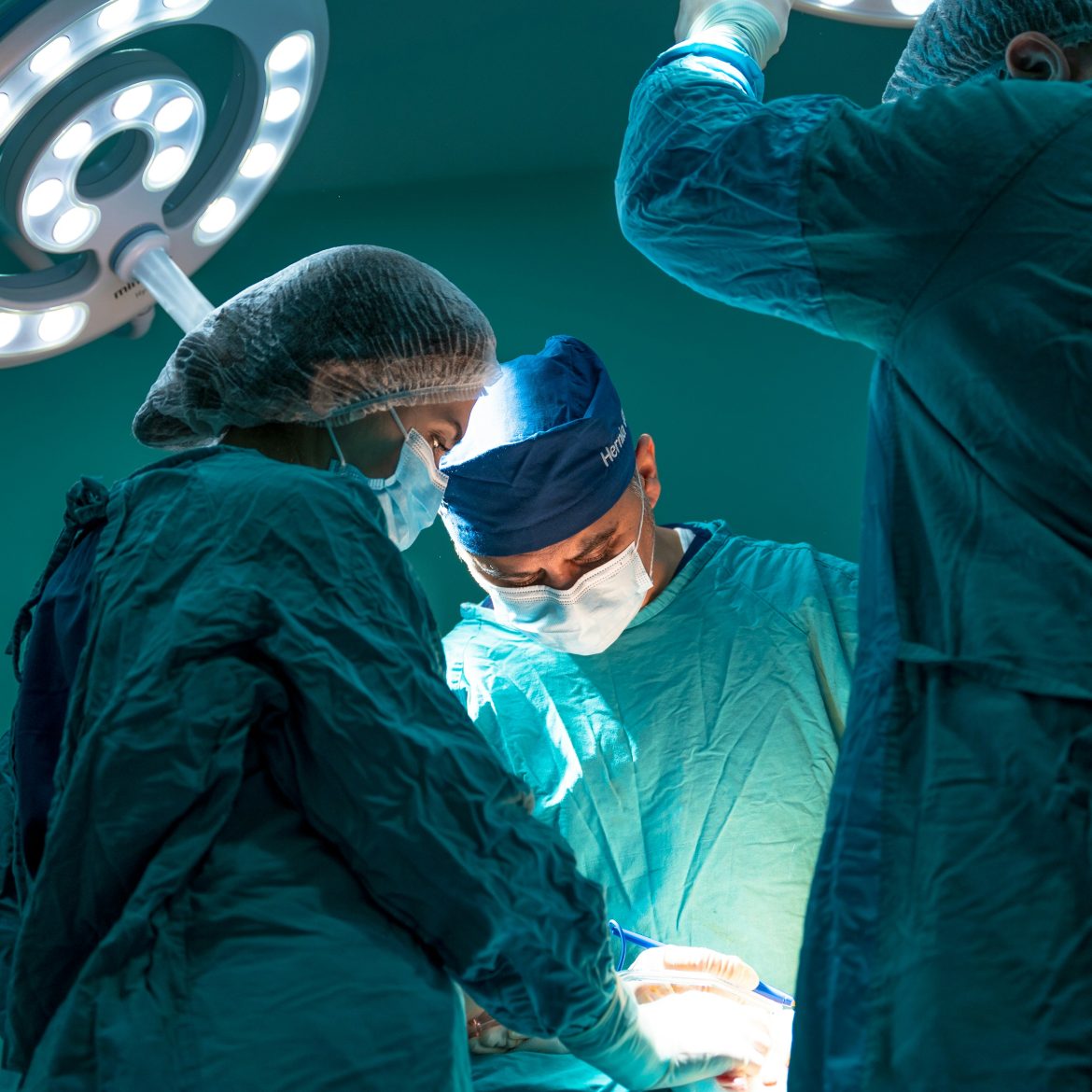 oostenrijk chirurg dochter schedel boren