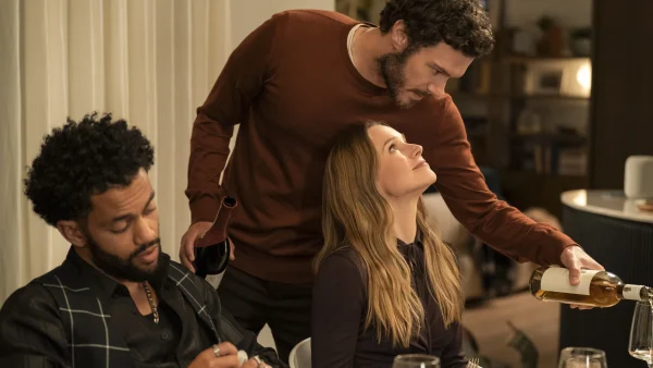 Het was meteen een regelrechte hit: Nobody Wants This. De serie die het verhaal van Joanne (Kristen Bell) en Noah (Adam Brody) vertelt, het stel was meteen stapel verliefd. Maar er waren wat obstakels: Noah wordt opperrabijn en Joanne is niet Joods.