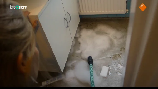 Over een paar maanden staat er gezinsuitbreiding voor de deur bij de familie Blom in Een huis Vol, en zal het gezin uit 11 mensen bestaan. En dat bekent: opzoek naar een groter huis. Al heeft Maarten er weinig zin in: 'ik vind het een heel lelijk huis.