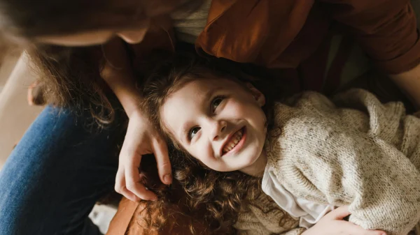 Helft van ouders denkt dat opvoeden moeilijker is dan vroeger vanwege deze redenen
