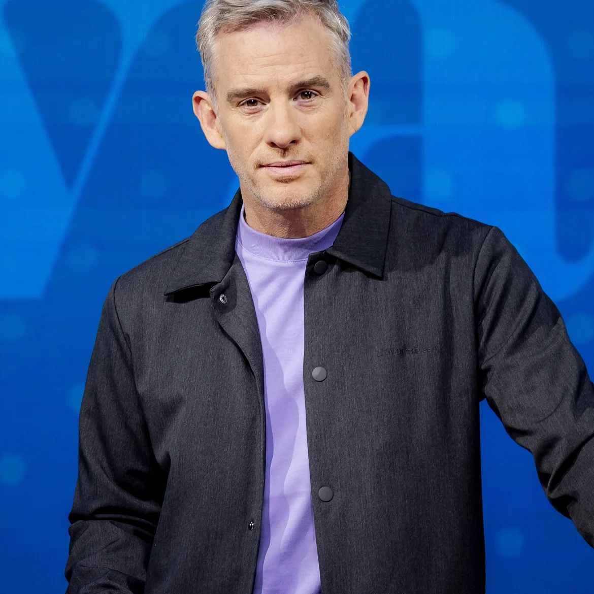 Art Rooijakkers - presentator van Nieuws van de Dag stopt er na een korte tijd mee.