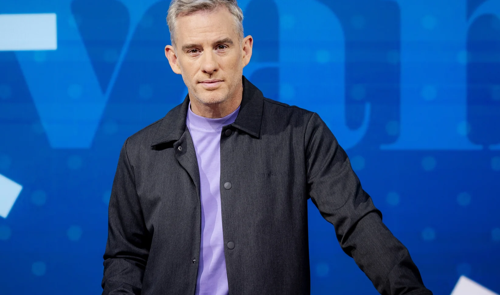 Art Rooijakkers - presentator van Nieuws van de Dag stopt er na een korte tijd mee.