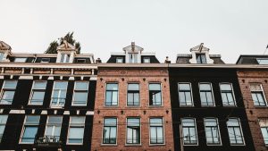 Thumbnail voor Vrijgezellen komen vrijwel onmogelijk aan koophuis: 'Zij profiteren niet van groeiend woningaanbod'