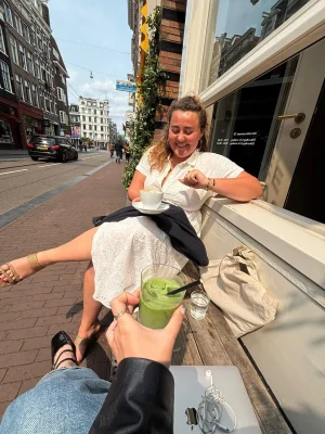 Thumbnail voor Charlies (28) ouders gingen scheiden toen ze al uit huis was: 'Het is niet minder moeilijk als je ouder bent'