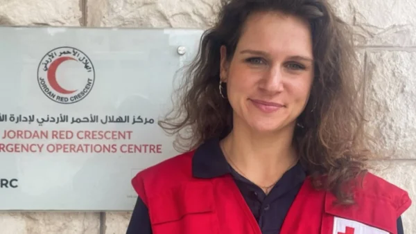 Nicole van Batenburg voor het Rode Kruis in Afghanistan