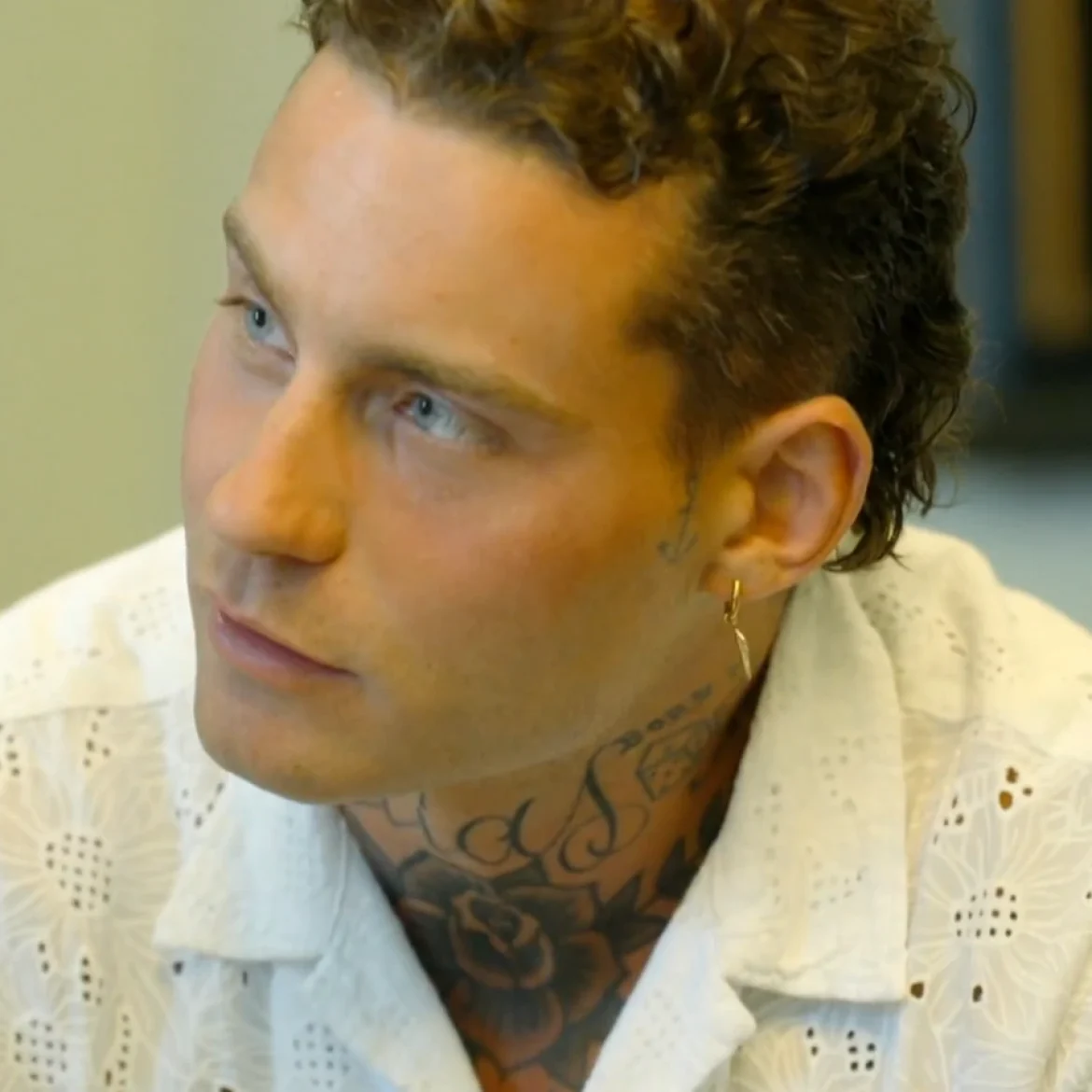 Douwe Bob praat over stilgeboren zoontje in 'Kloostergasten' 'Ik draag hem altijd bij me'