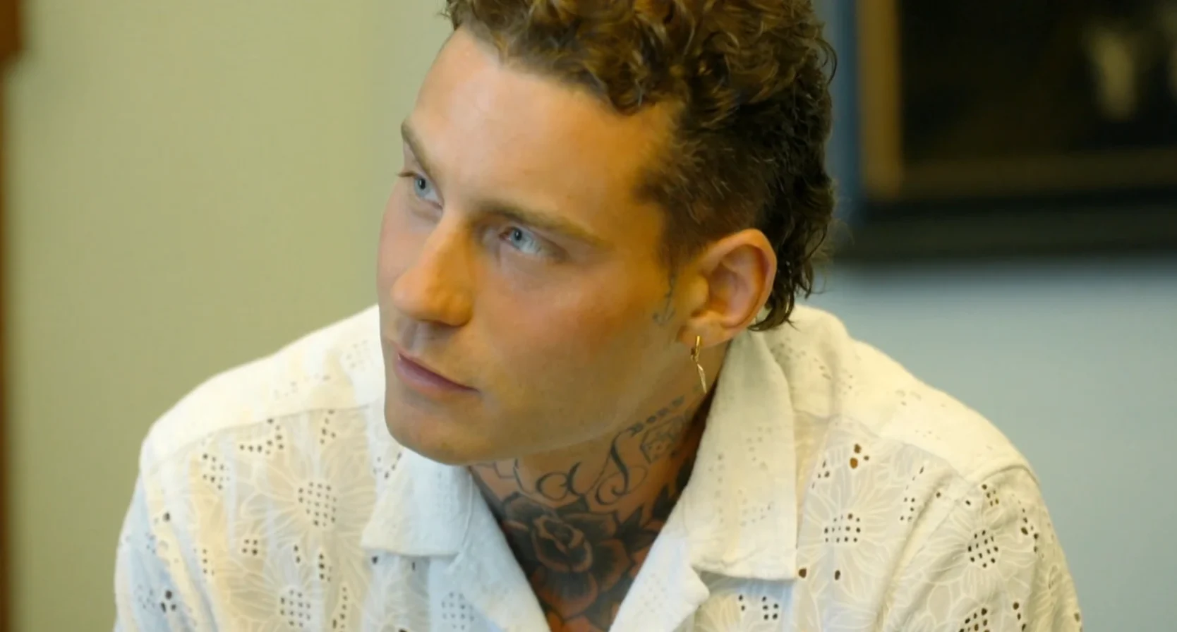 Douwe Bob praat over stilgeboren zoontje in 'Kloostergasten' 'Ik draag hem altijd bij me'