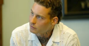 Thumbnail voor Douwe Bob praat over stilgeboren zoon in 'Kloostergasten': 'Ik draag hem altijd bij me'