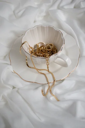 Thumbnail voor Klaar met verkleuring: zó gaan je budgetsieraden jaren mee