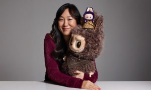 Thumbnail voor Labubu-lovers: ‘Ze hebben allemaal een eigen outfit, ik heb zelfs een autostoeltje voor ze gekocht’