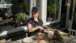 Thumbnail voor Het is 'kinderdag' bij de familie Blom in 'Een Huis Vol': 'Mama, u gaat dit zo opruimen'