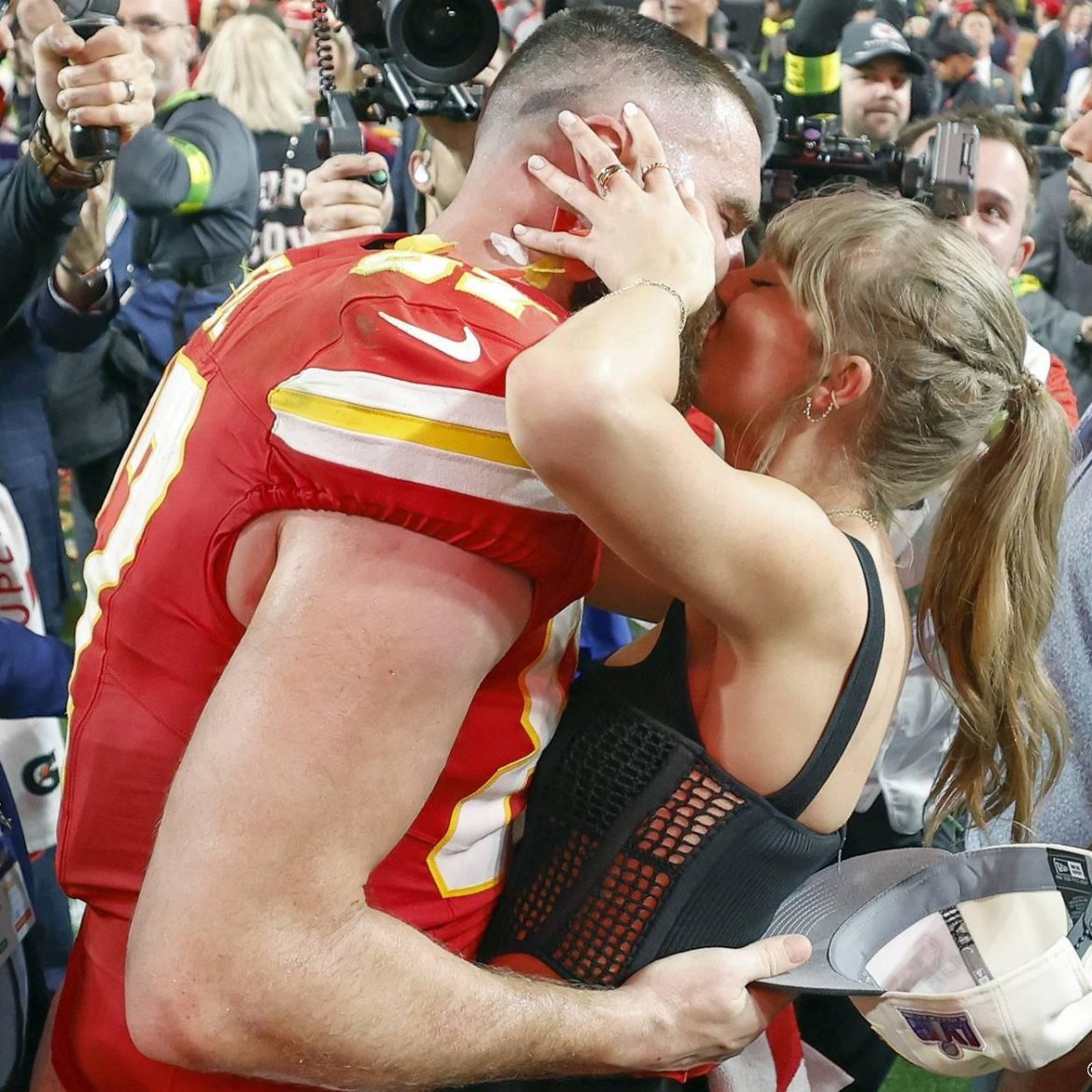 Taylor Swift is verloofd met Travis Kelce (en de foto's wil je zien)