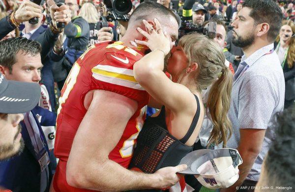 Taylor Swift is verloofd met Travis Kelce (en de foto's wil je zien)